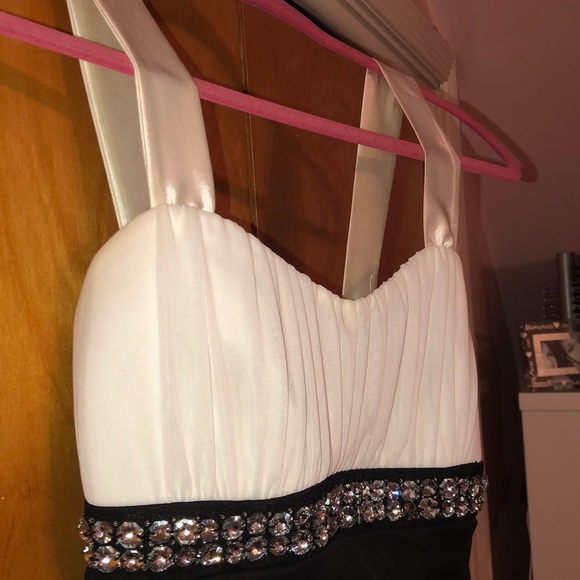 Dress - Picture 2 of 4